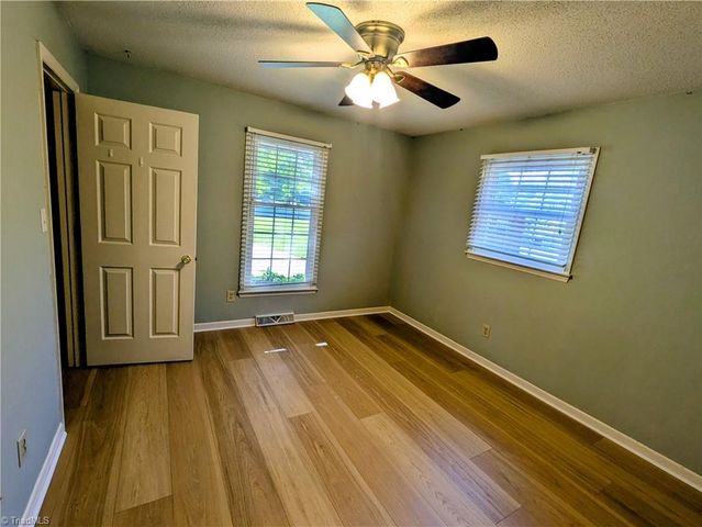 6913 Crandall Court, Clemmons, NC 27012