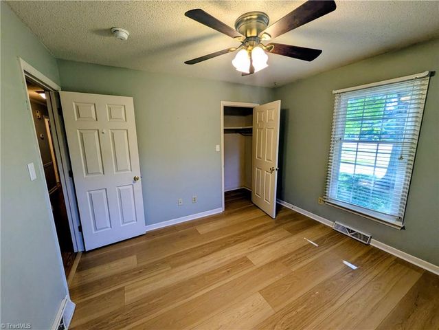 6913 Crandall Court, Clemmons, NC 27012