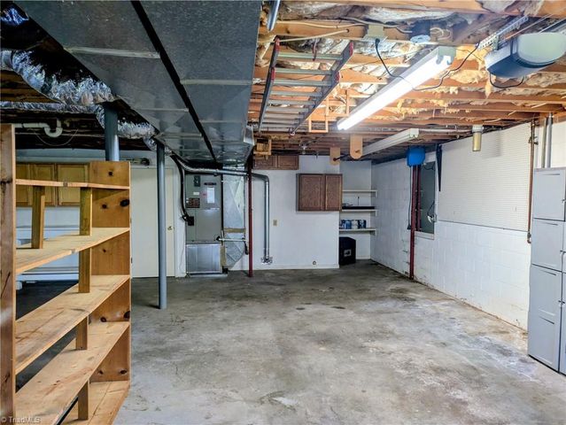 6913 Crandall Court, Clemmons, NC 27012