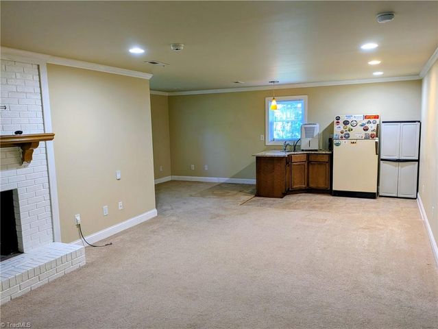6913 Crandall Court, Clemmons, NC 27012