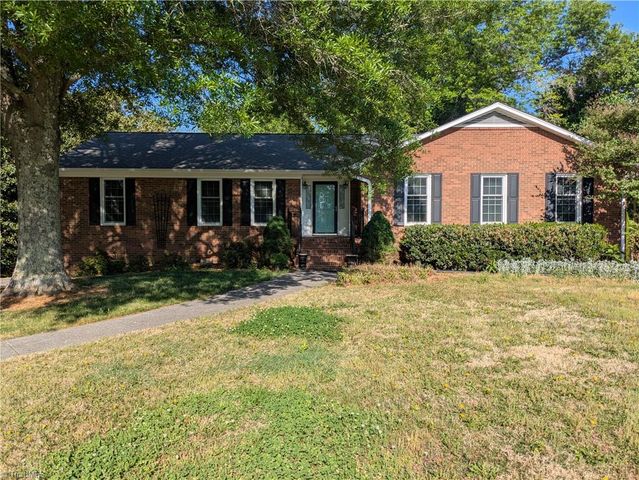 6913 Crandall Court, Clemmons, NC 27012
