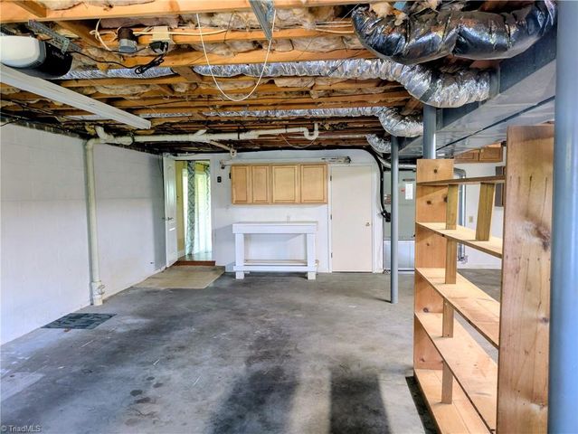 6913 Crandall Court, Clemmons, NC 27012