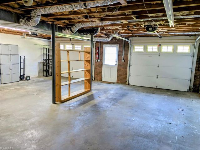 6913 Crandall Court, Clemmons, NC 27012
