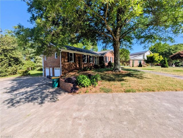 6913 Crandall Court, Clemmons, NC 27012