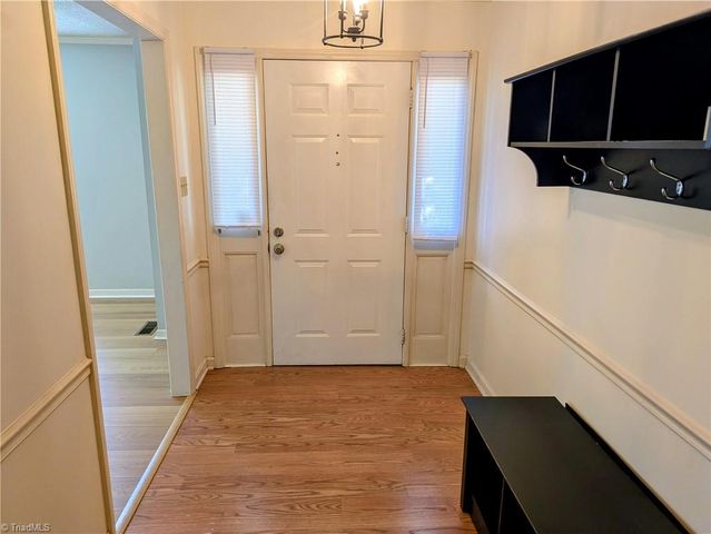6913 Crandall Court, Clemmons, NC 27012