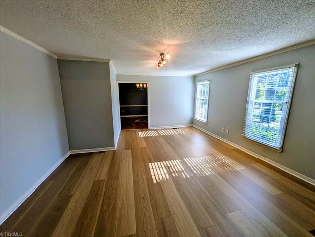 6913 Crandall Court, Clemmons, NC 27012