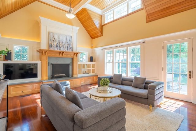 197 Grant St, Lexington, MA 02420