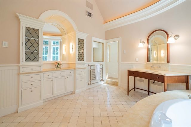 197 Grant St, Lexington, MA 02420