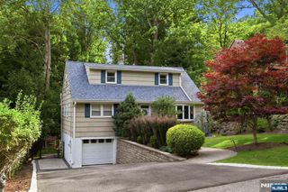 49 Pawnee Avenue, Oakland, NJ 07436