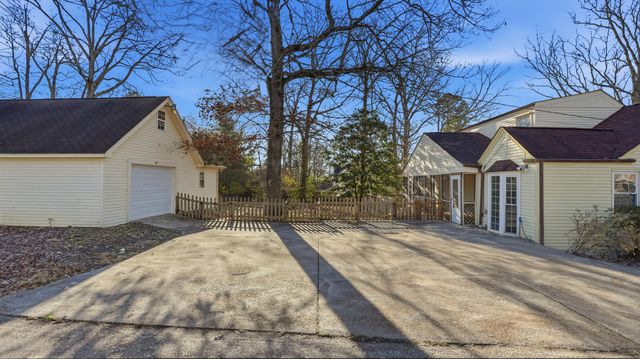 928 Ridgeway Avenue, Signal Mountain, TN 37377