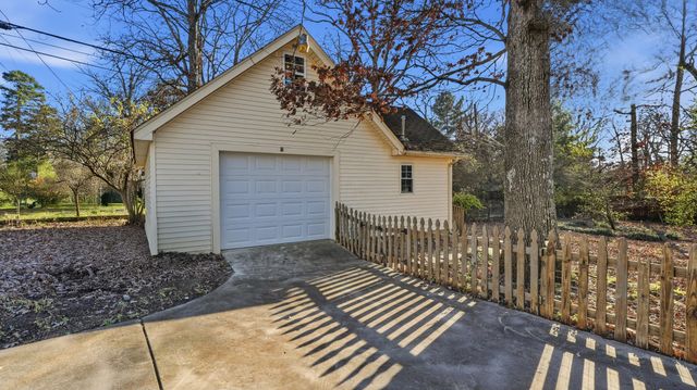 928 Ridgeway Avenue, Signal Mountain, TN 37377