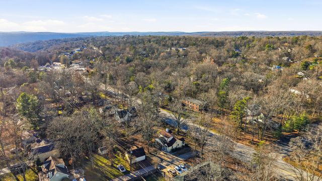 928 Ridgeway Avenue, Signal Mountain, TN 37377