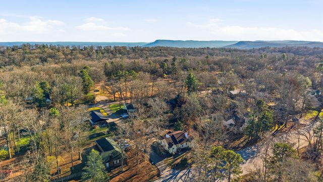 928 Ridgeway Avenue, Signal Mountain, TN 37377