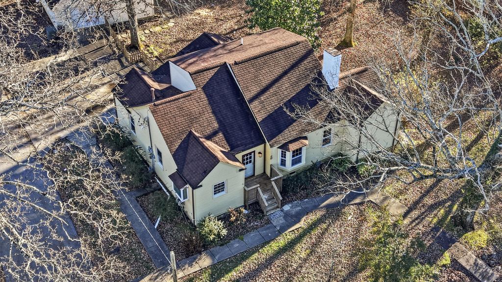 928 Ridgeway Avenue, Signal Mountain, TN 37377