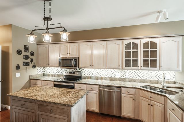 104 Newport Cir, Hendersonville, TN 37075