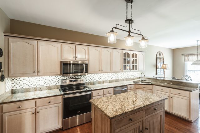104 Newport Cir, Hendersonville, TN 37075