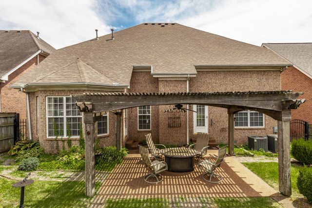 104 Newport Cir, Hendersonville, TN 37075
