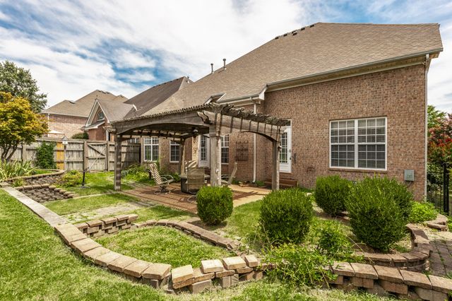 104 Newport Cir, Hendersonville, TN 37075