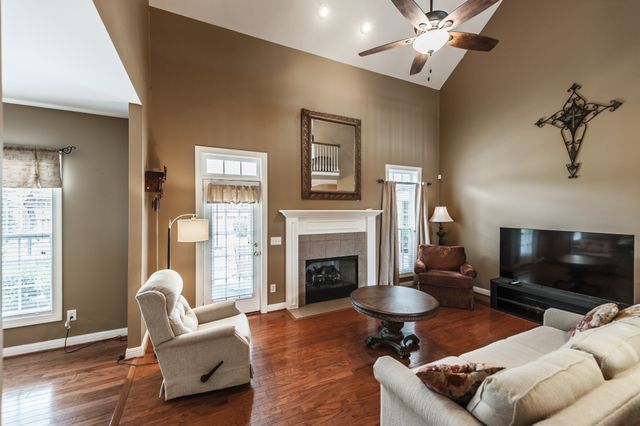 104 Newport Cir, Hendersonville, TN 37075