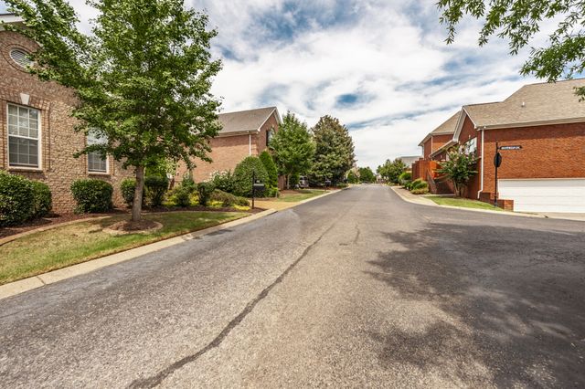 104 Newport Cir, Hendersonville, TN 37075