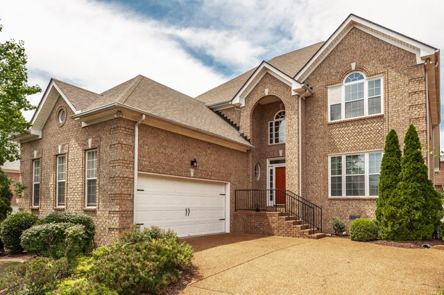 104 Newport Cir, Hendersonville, TN 37075