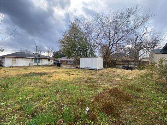 521 E Witcher Lane, Houston, TX 77076