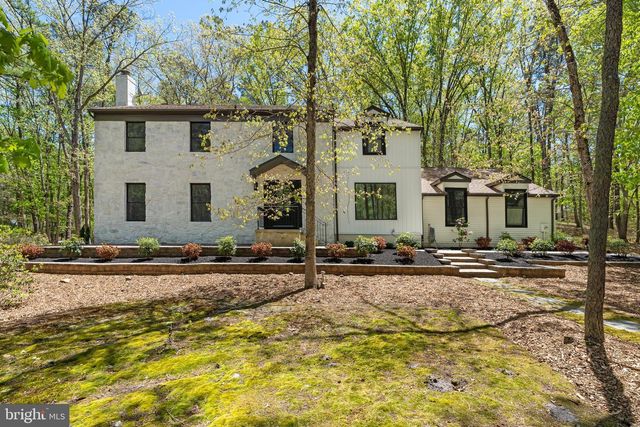 1 DICKSON DR, Medford, NJ 08055