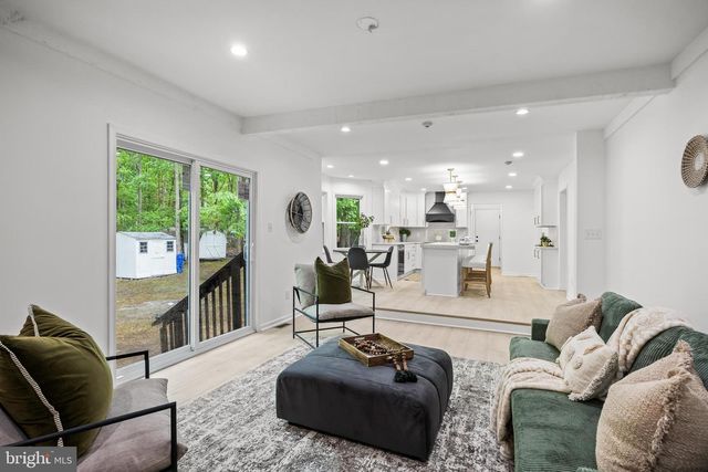 1 DICKSON DR, Medford, NJ 08055