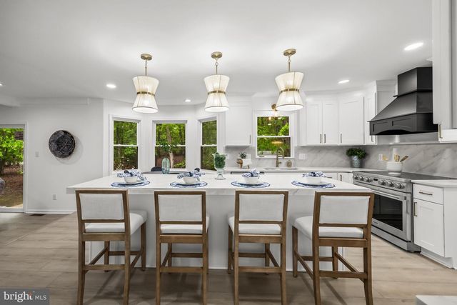 1 DICKSON DR, Medford, NJ 08055