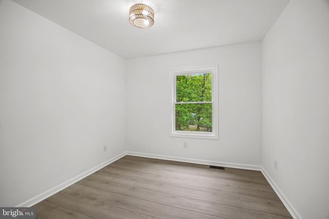 1 DICKSON DR, Medford, NJ 08055
