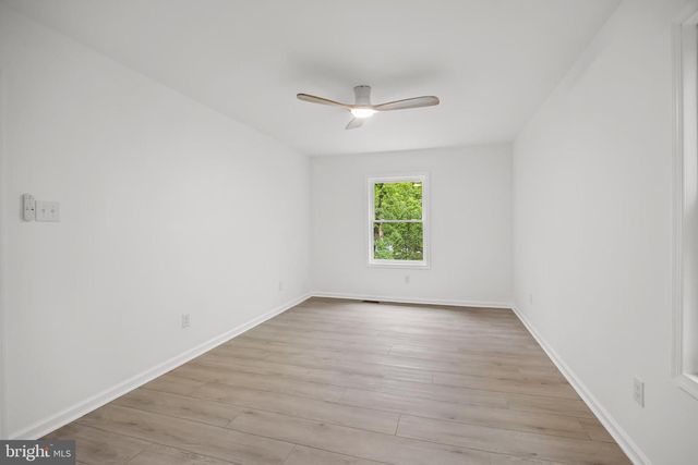1 DICKSON DR, Medford, NJ 08055