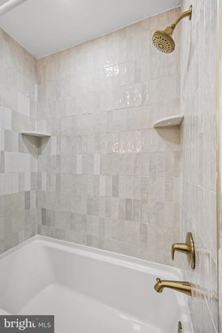 1 DICKSON DR, Medford, NJ 08055