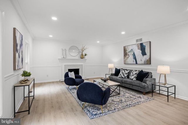 1 DICKSON DR, Medford, NJ 08055
