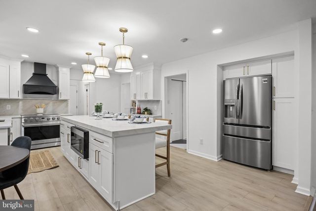 1 DICKSON DR, Medford, NJ 08055