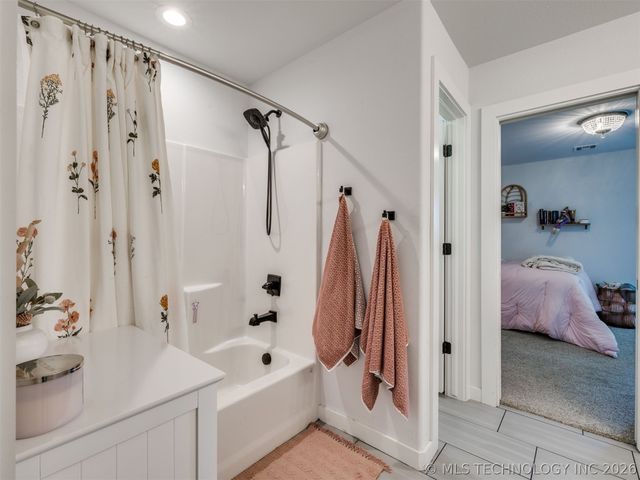 14938 E 82nd Street North, Owasso, OK 74055