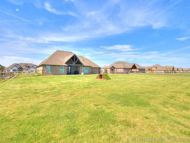 14938 E 82nd Street North, Owasso, OK 74055