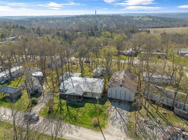 4026 Red Oak Road, Merriam Woods, MO 65740