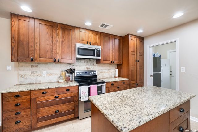 1252 Abbotsbury, Universal City, TX 78148