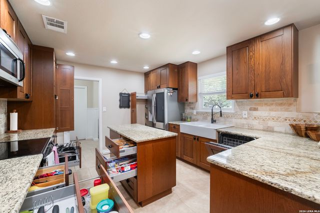 1252 Abbotsbury, Universal City, TX 78148