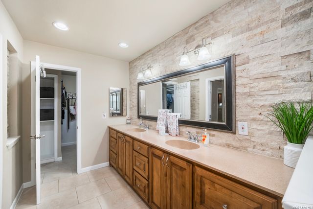 1252 Abbotsbury, Universal City, TX 78148