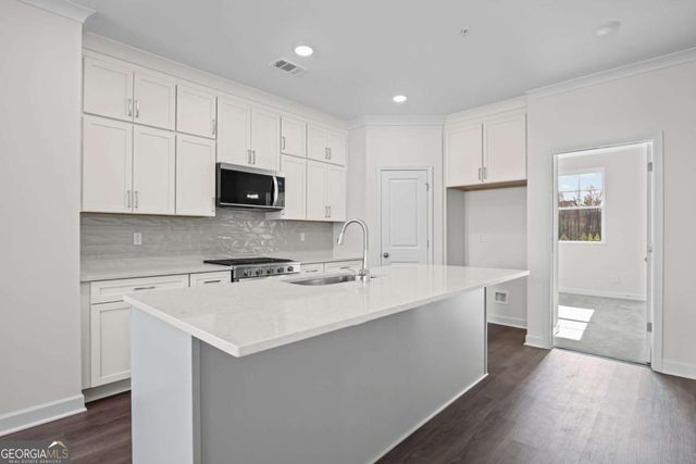 212 Village Overlook J4, Canton, GA 30114