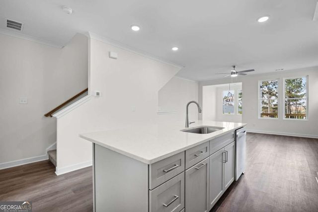 212 Village Overlook J4, Canton, GA 30114