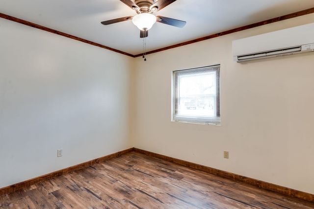 123 W 4th St, Douglass, KS 67039