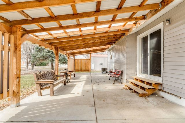 123 W 4th St, Douglass, KS 67039