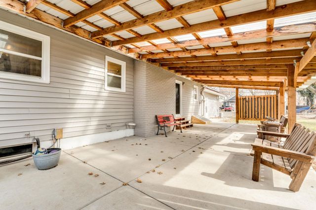 123 W 4th St, Douglass, KS 67039