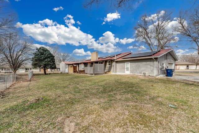 123 W 4th St, Douglass, KS 67039