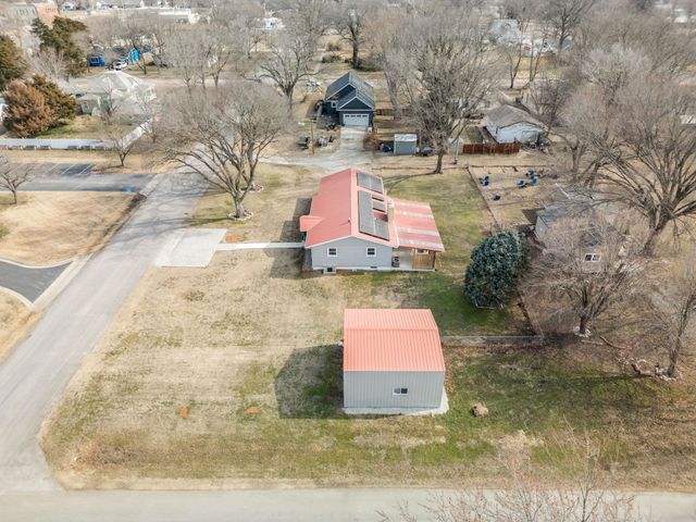 123 W 4th St, Douglass, KS 67039