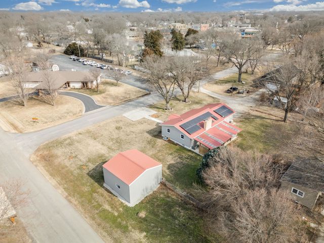 123 W 4th St, Douglass, KS 67039