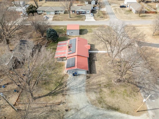 123 W 4th St, Douglass, KS 67039