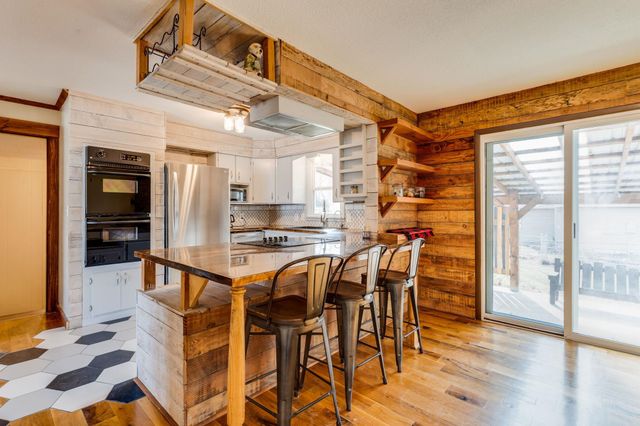 123 W 4th St, Douglass, KS 67039